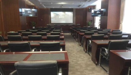 歸納多種接口的視頻會議攝像機(jī)