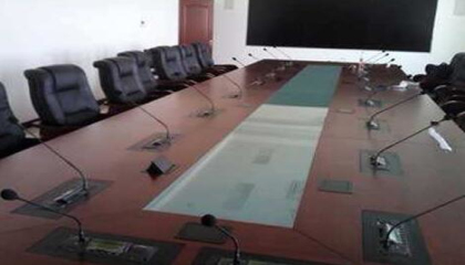 歸納多種接口的視頻會議攝像機(jī)